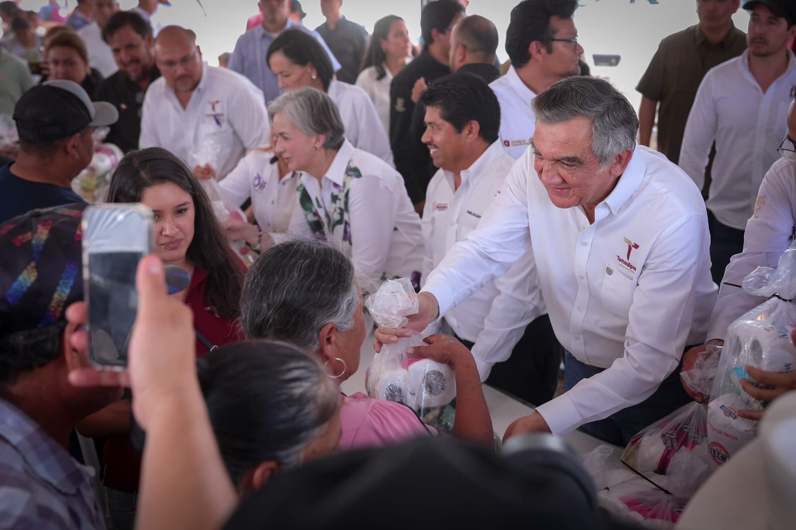 *Cumplen Américo y María de Villarreal a las familias de Jaumave