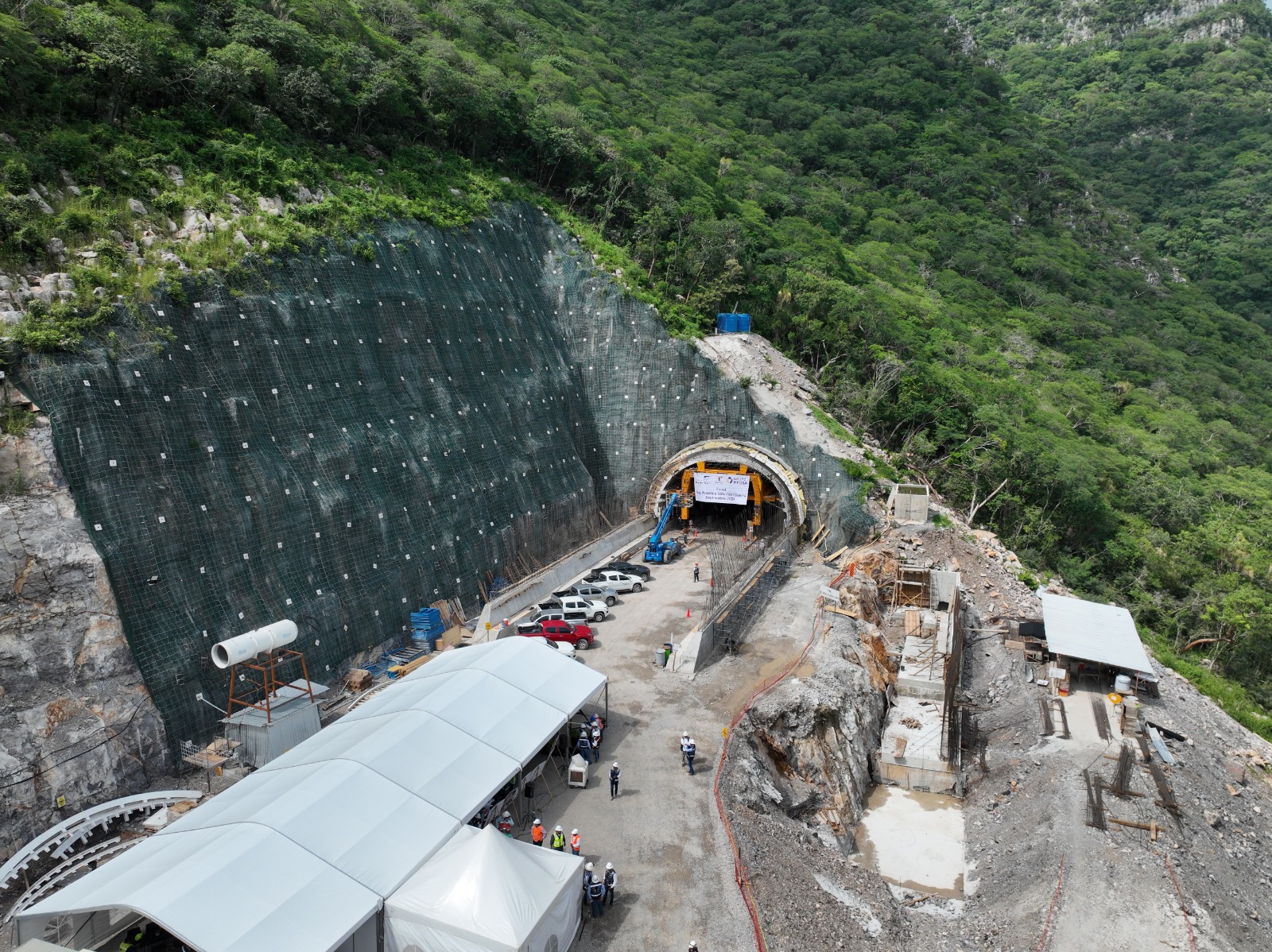 *Américo Villarreal impulsa infraestructura verde: concreto ecológico y reforestación en carretera Mante–Ocampo–Tula*