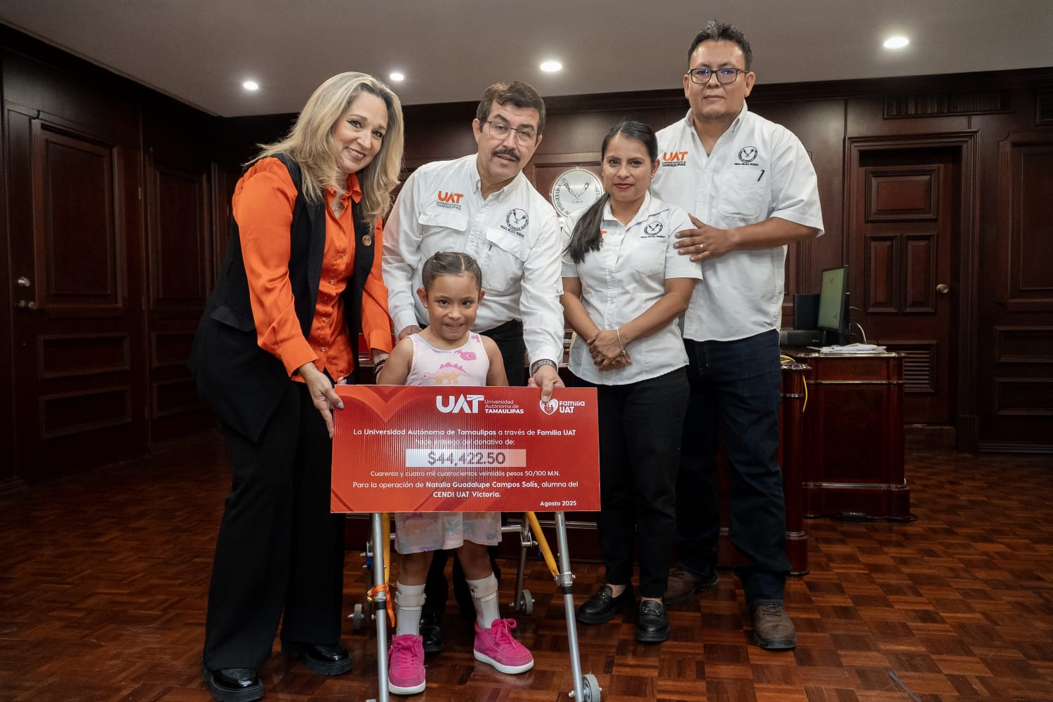 *Familia UAT entrega donativo en apoyo a la salud de la pequeña Natalia*