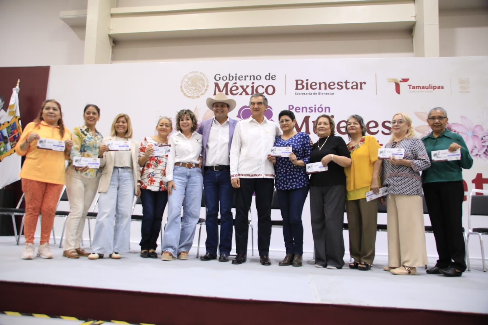 *Entrega Américo tarjetas de Pensión Mujeres Bienestar; llegará a 93 mil tamaulipecas
