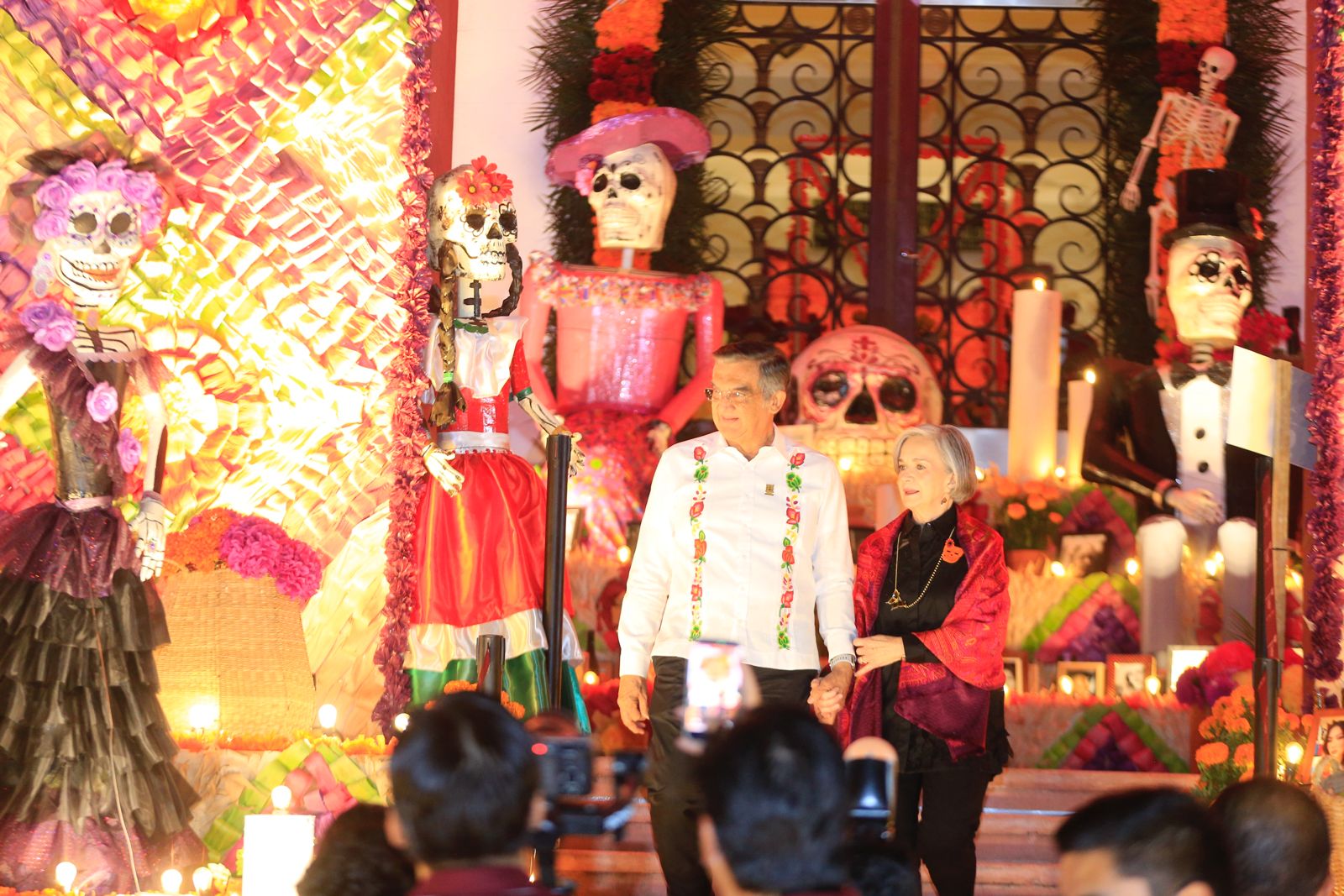 *Premian Américo y María concurso estatal de catrinas y catrines