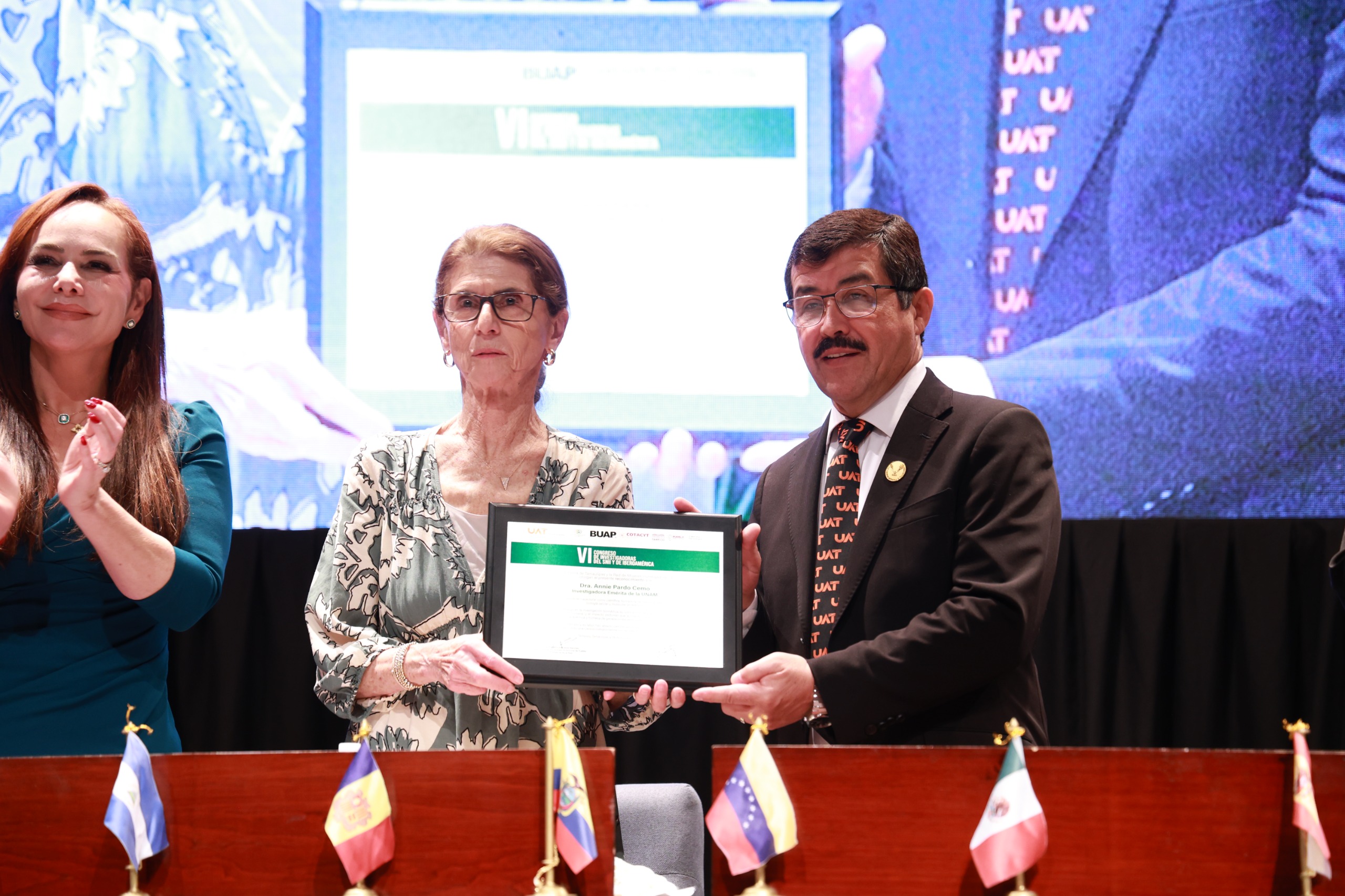 La Dra. Annie Pardo dicta conferencia magistral en la UAT La Dra. Annie Pardo dicta conferencia magistral en la UAT