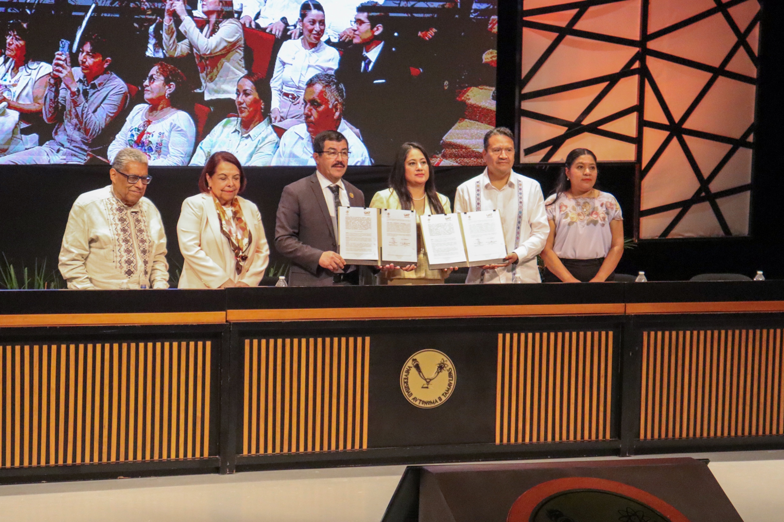 Estudiantes de derecho de la UAT se incorporan al Poder Judicial Federal para avanzar en su formación profesional Estudiantes de derecho de la UAT se incorporan al Poder Judicial Federal para avanzar en su formación profesional