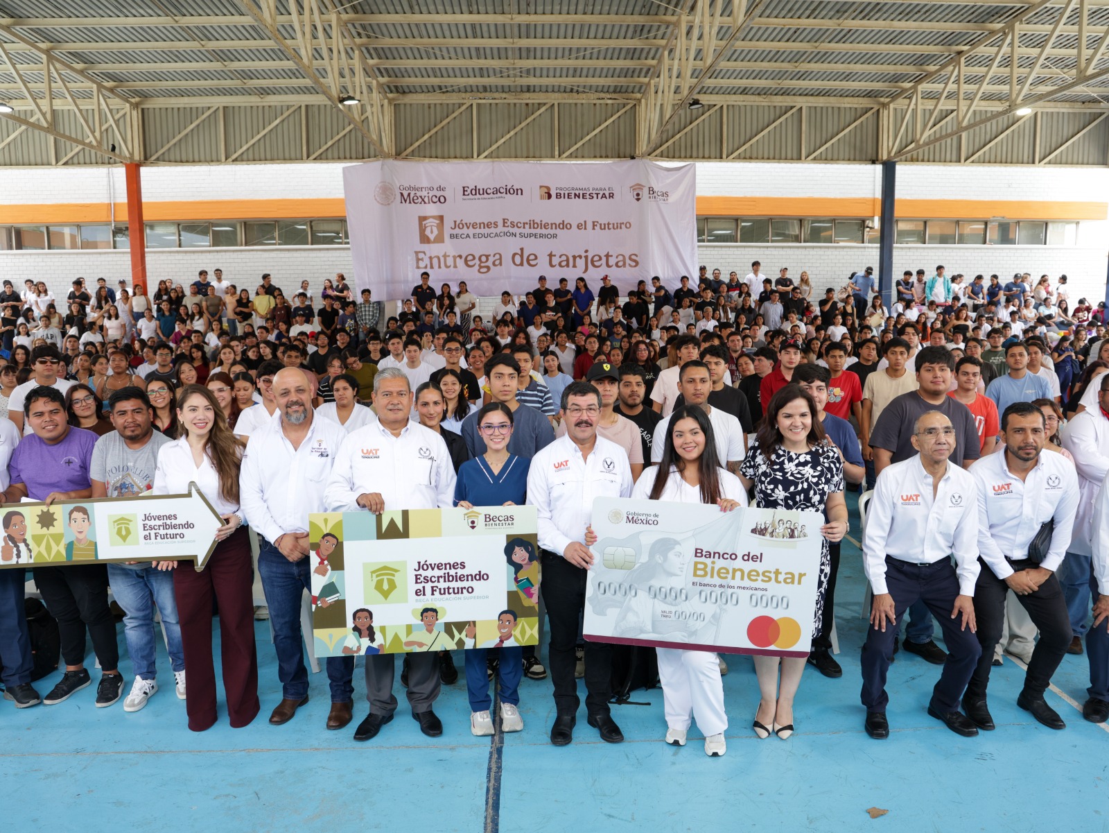 Encabeza el rector Dámaso Anaya entrega de becas a 493 estudiantes de la UAT Encabeza el rector Dámaso Anaya entrega de becas a 493 estudiantes de la UAT