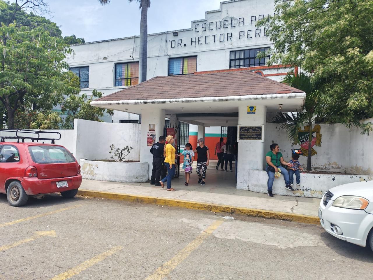 *Guardia Estatal de Género mantiene proximidad y vigilancia en planteles del sur de la entidad* *Guardia Estatal de Género mantiene proximidad y vigilancia en planteles del sur de la entidad*