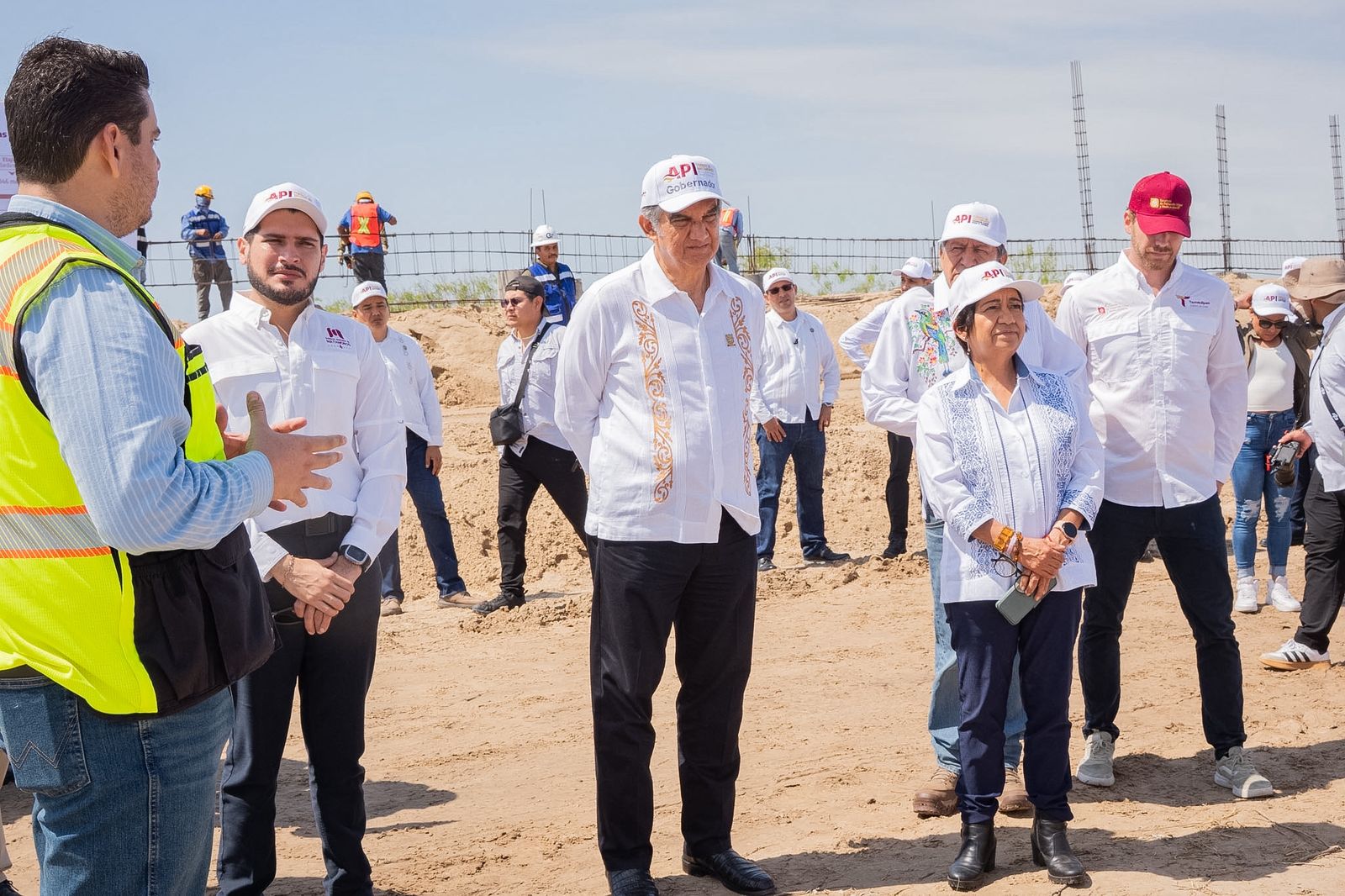 Constatan Américo y titular de la Sedatu obras de urbanización en el Puerto del Norte en Matamoros Constatan Américo y titular de la Sedatu obras de urbanización en el Puerto del Norte en Matamoros