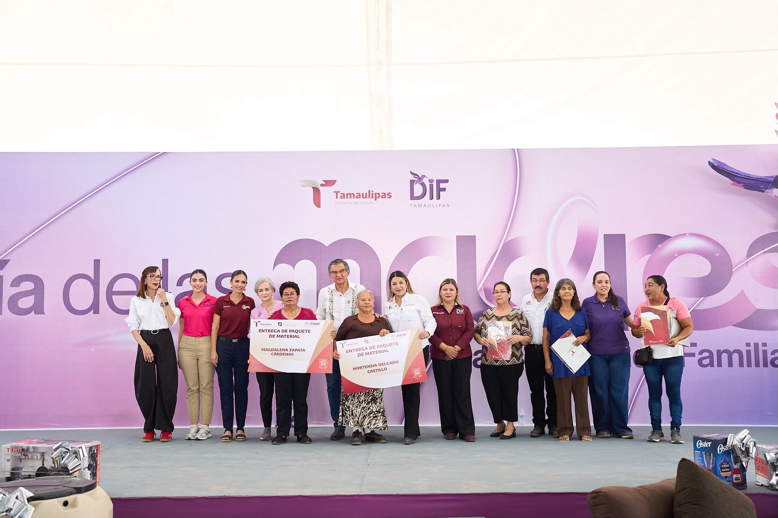 Américo y María celebran a las madres y llevan brigada de servicios a Abasolo Américo y María celebran a las madres y llevan brigada de servicios a Abasolo