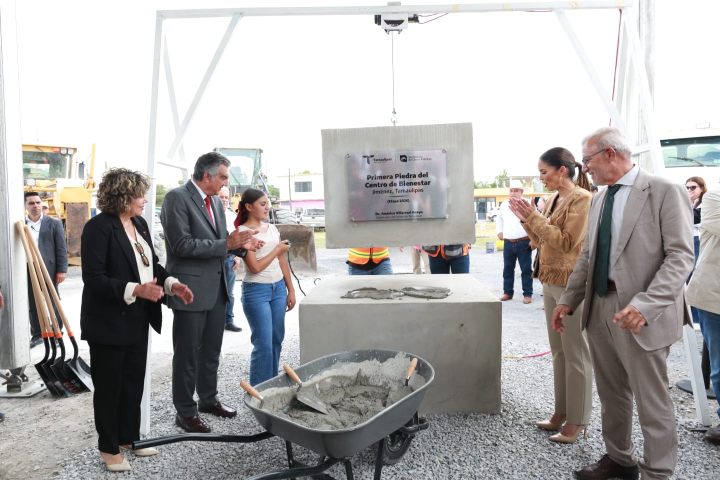 *Pone Américo primera piedra del Centro de Bienestar de Jiménez* *Pone Américo primera piedra del Centro de Bienestar de Jiménez*