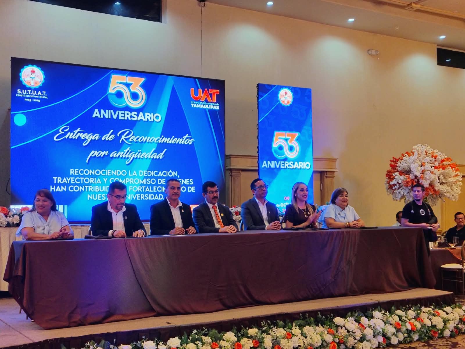 Reconoce Dámaso Anaya a trabajadores universitarios en el 53 Aniversario del SUTUAT Reconoce Dámaso Anaya a trabajadores universitarios en el 53 Aniversario del SUTUAT